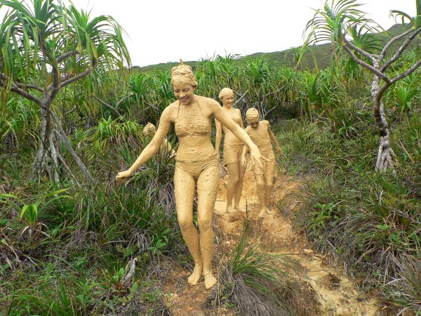 92- Statues d'argile 